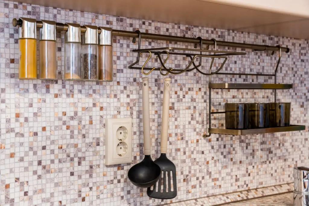 S Shikarnym Vidom U Metro Uzshnaya Apartments 0*