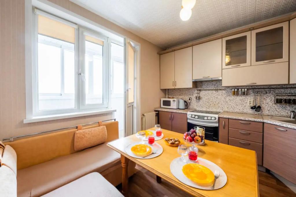 S Shikarnym Vidom U Metro Uzshnaya Apartments 0*