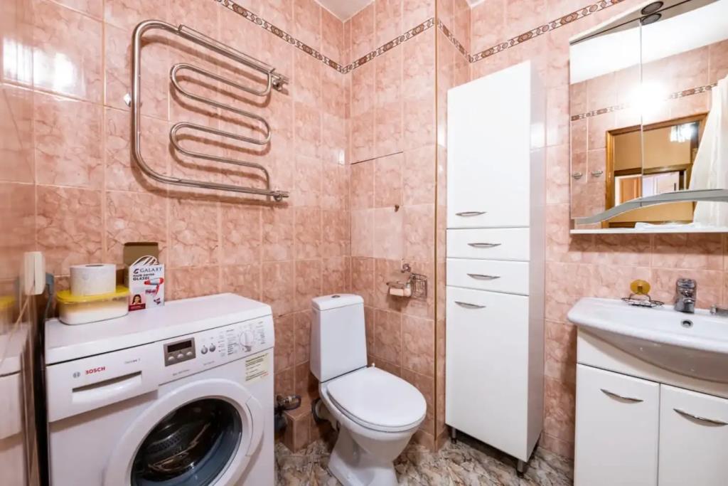 S Shikarnym Vidom U Metro Uzshnaya Apartments 0*