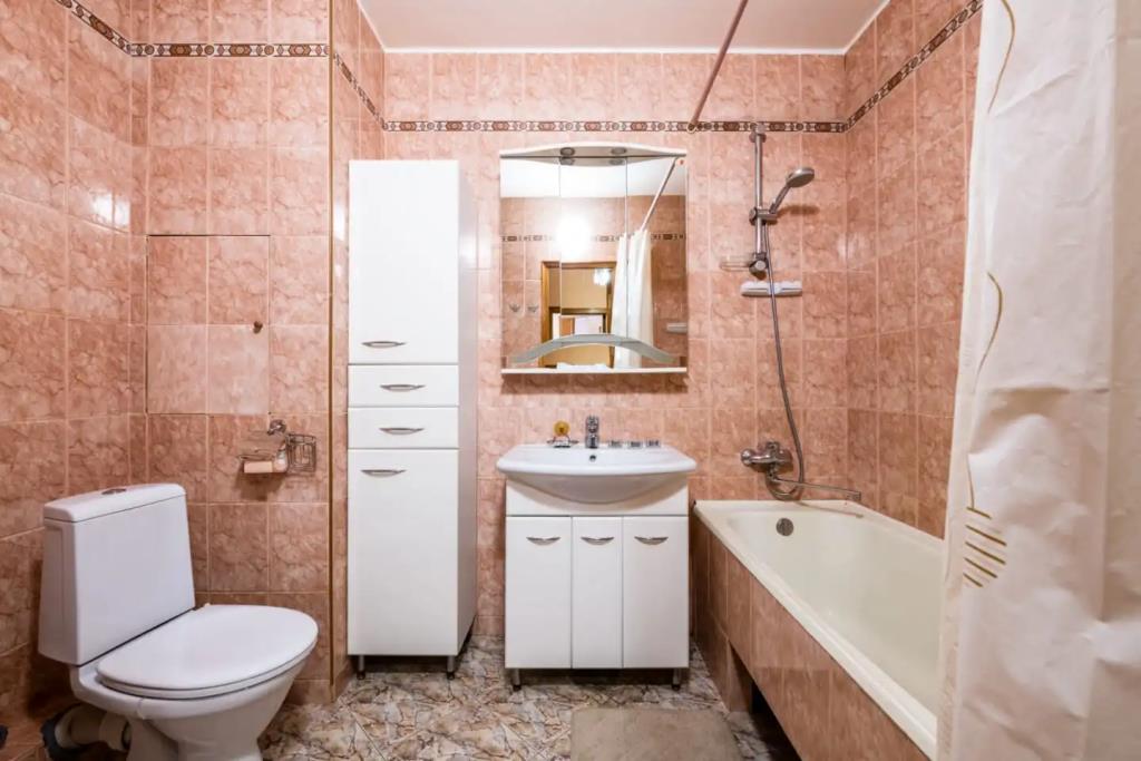 S Shikarnym Vidom U Metro Uzshnaya Apartments 0*