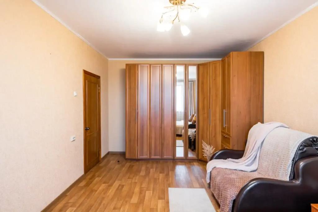 S Shikarnym Vidom U Metro Uzshnaya Apartments 0*