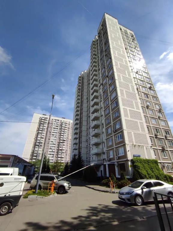 S Shikarnym Vidom U Metro Uzshnaya Apartments 0*