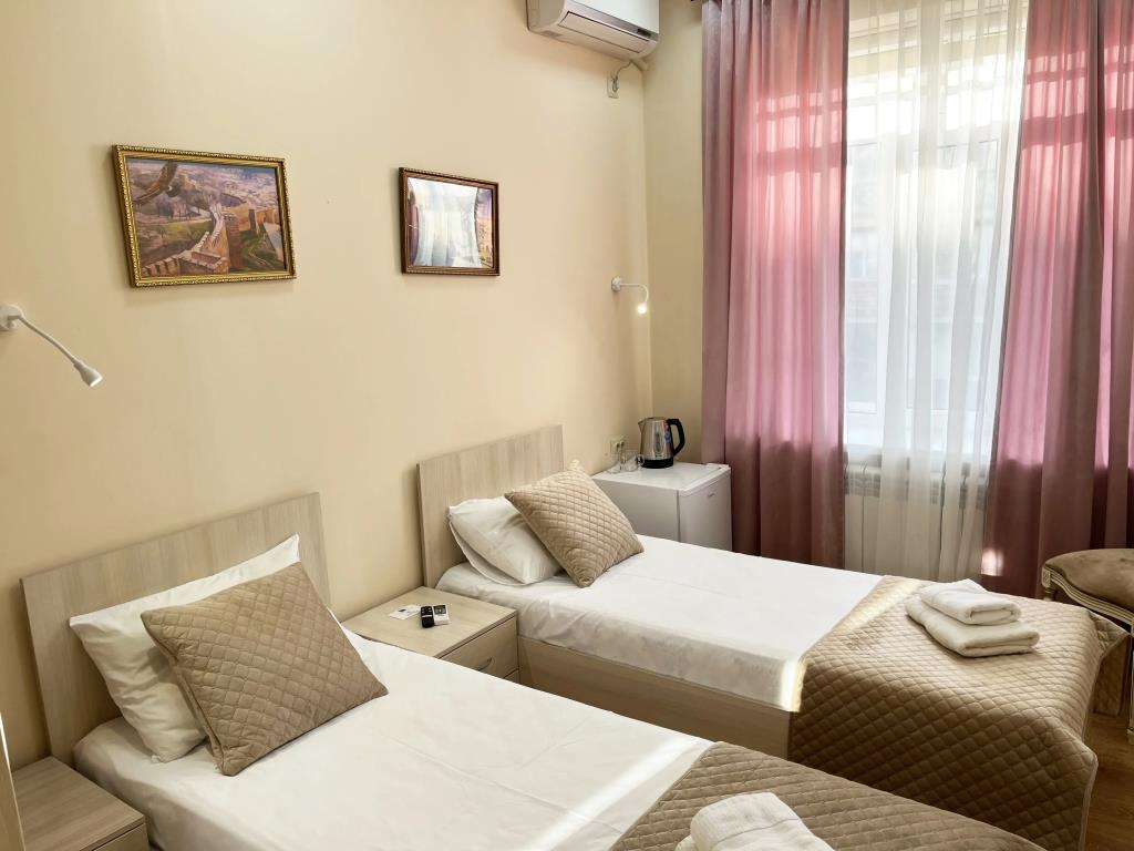 Akademiya Hotel 3*