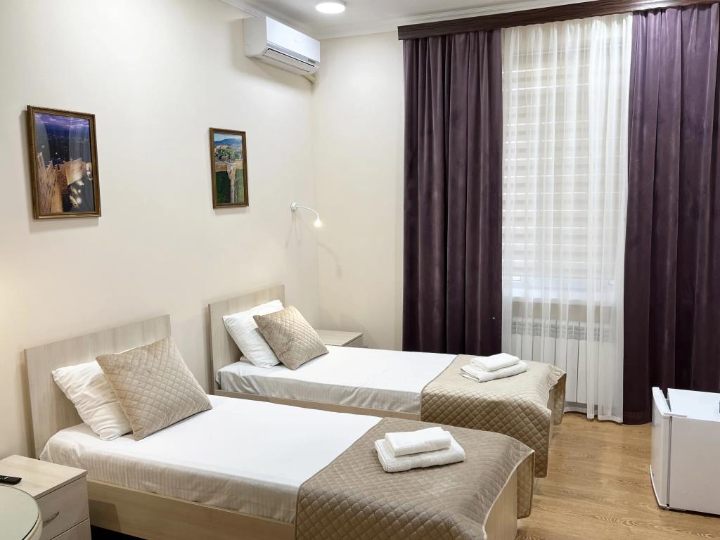 Akademiya Hotel 3*