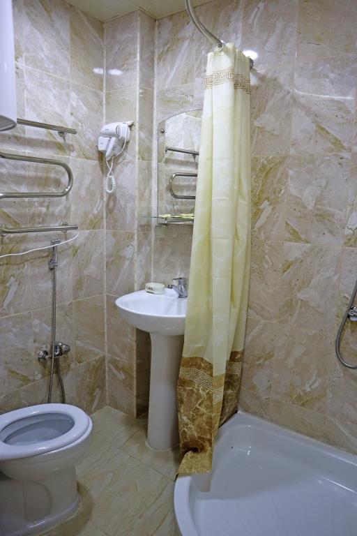 Akademiya Hotel 3*
