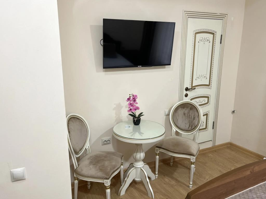 Akademiya Hotel 3*