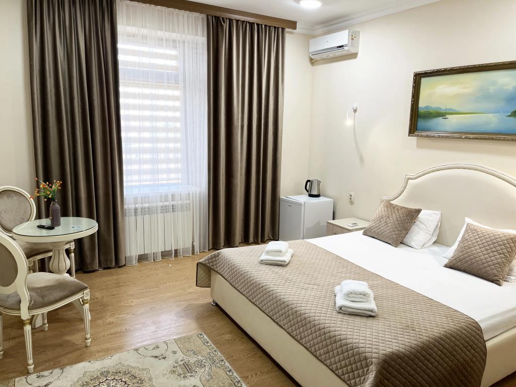 Akademiya Hotel 3*