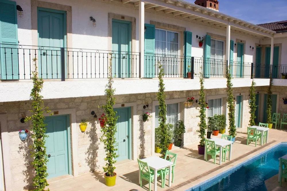 Avlu Alacati Butik Otel 0*