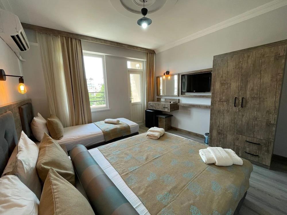 Seven City Hotel 0*