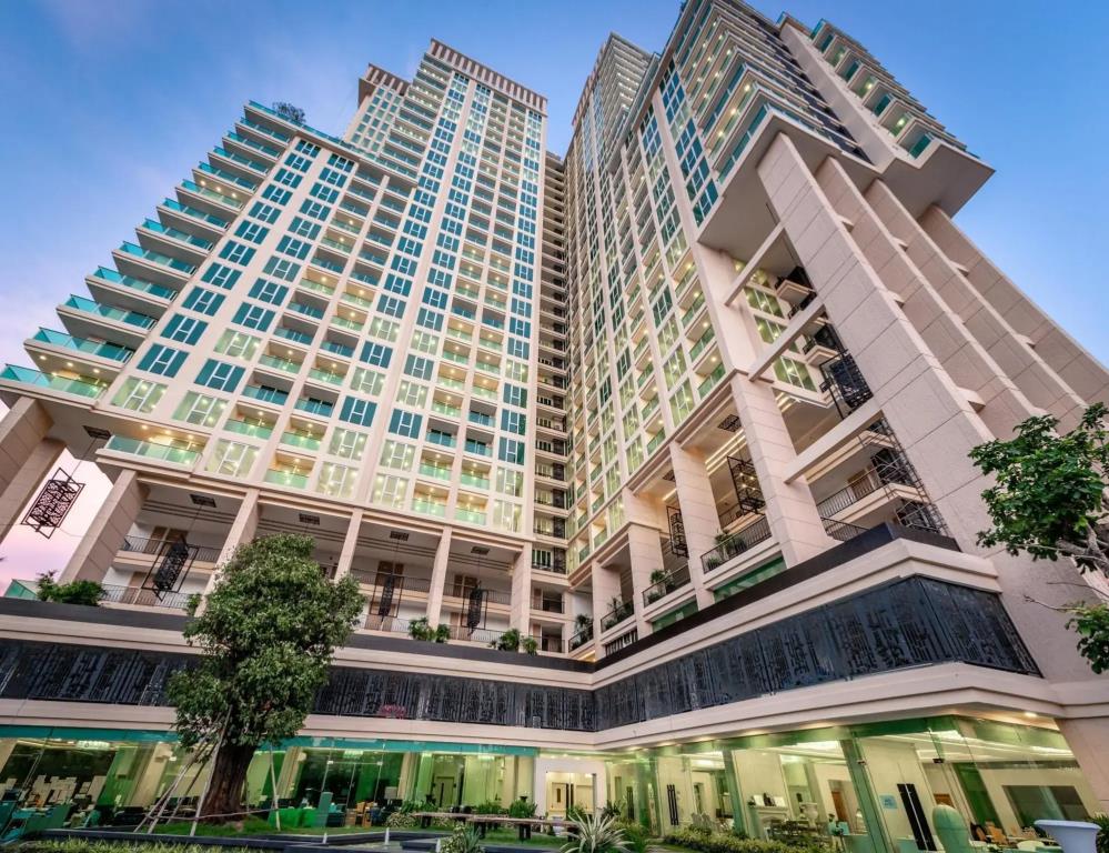 City Garden Tower Condominium 0*