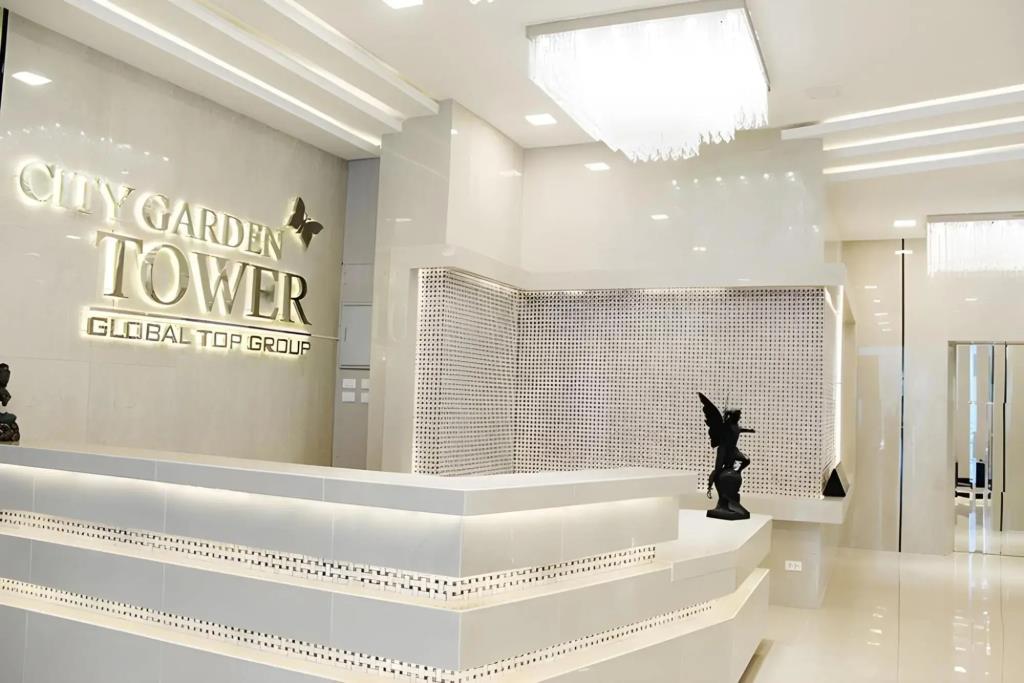 City Garden Tower Condominium 0*