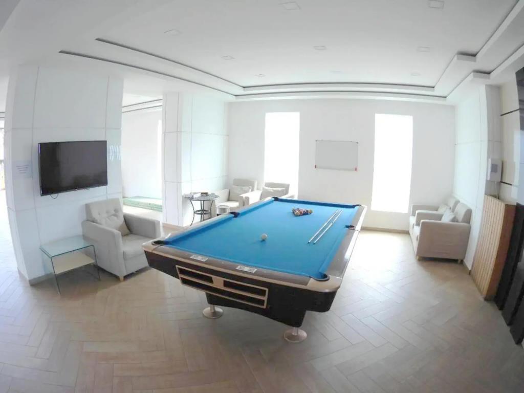 City Garden Tower Condominium 0*