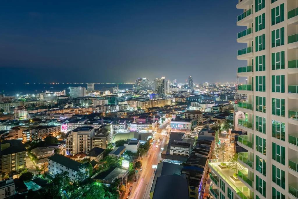 City Garden Tower Condominium 0*