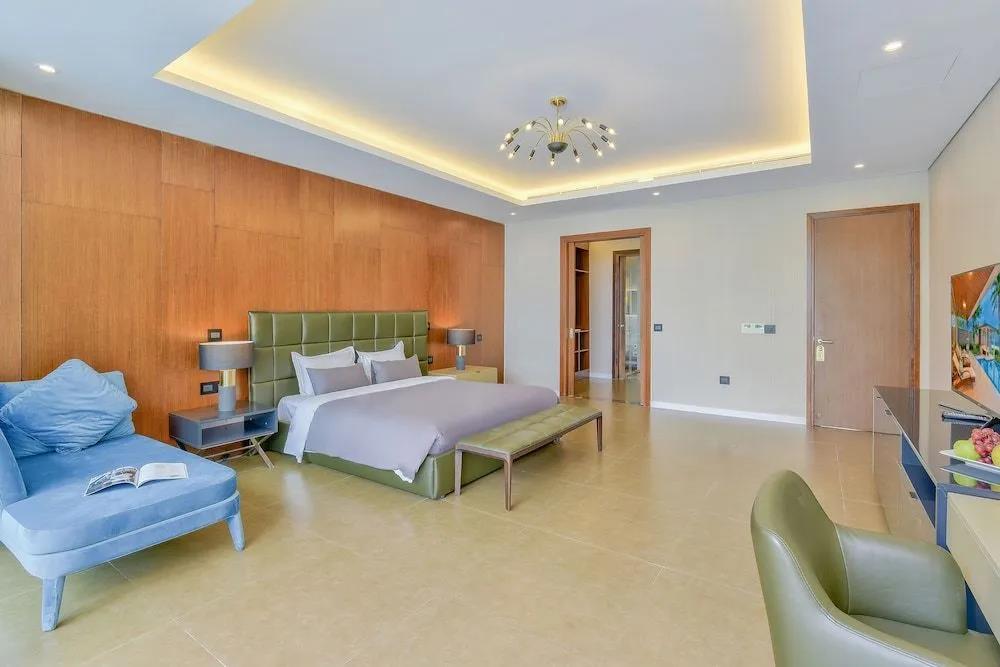 The Five Villas 0*