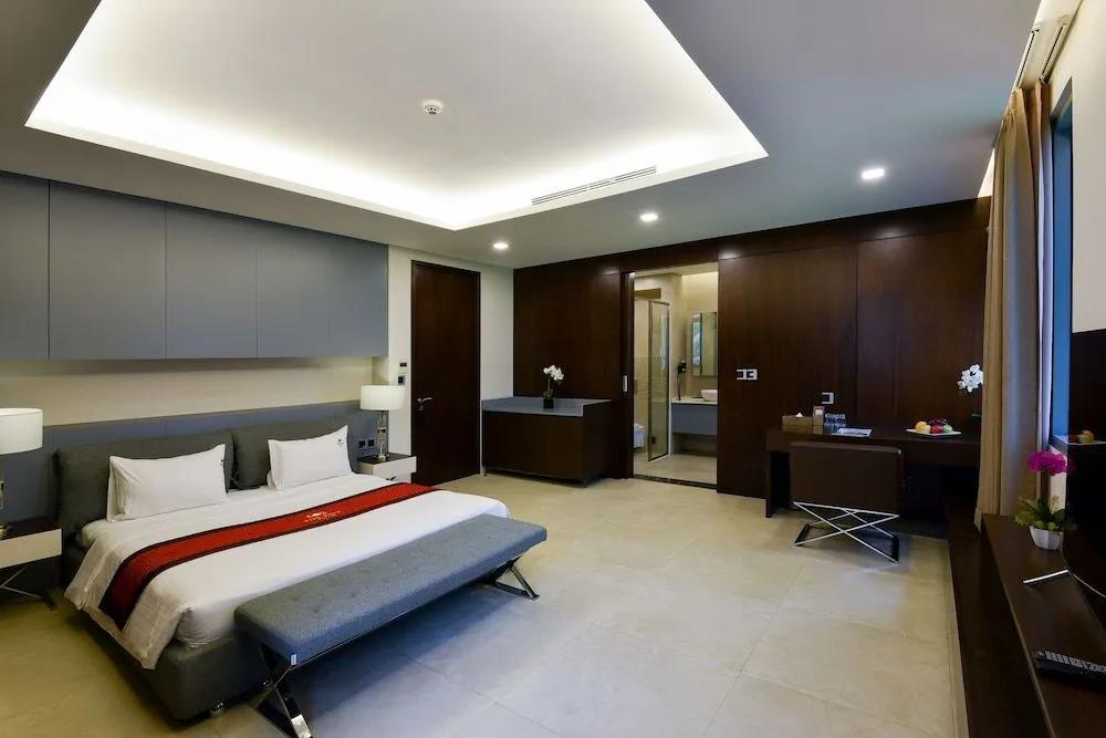 The Five Villas 0*
