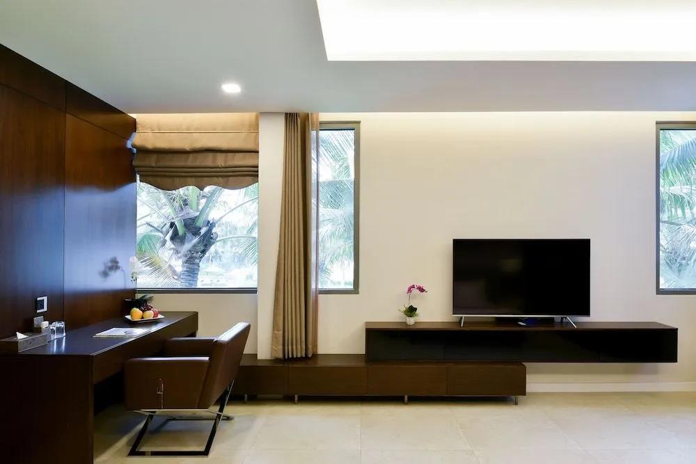 The Five Villas 0*