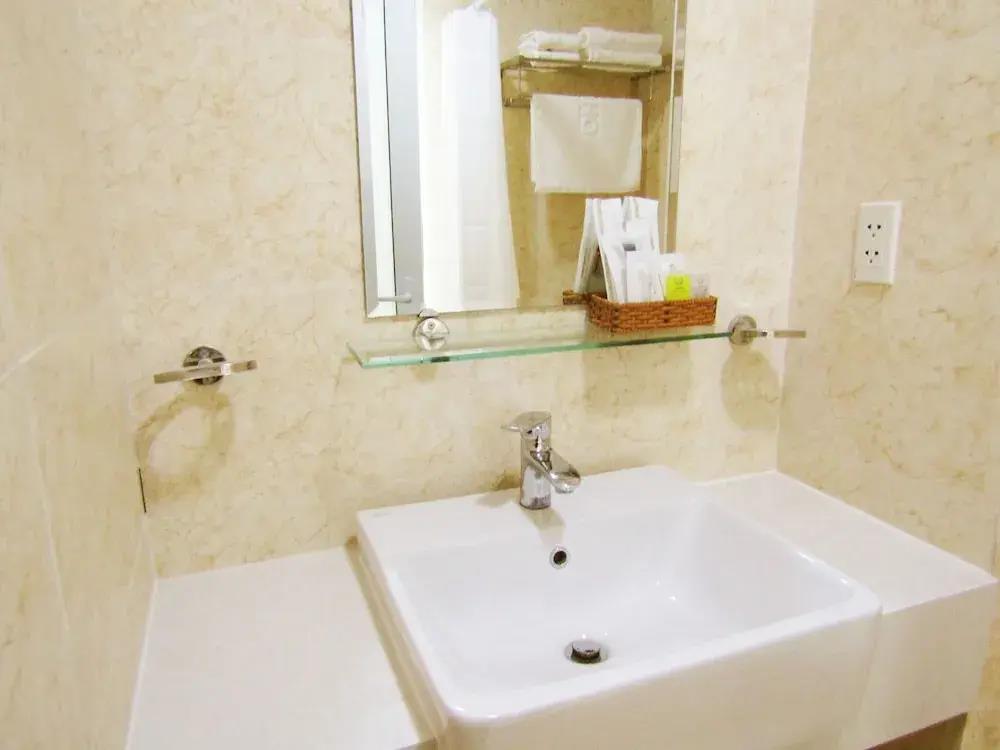 SoHo Apartment 0*