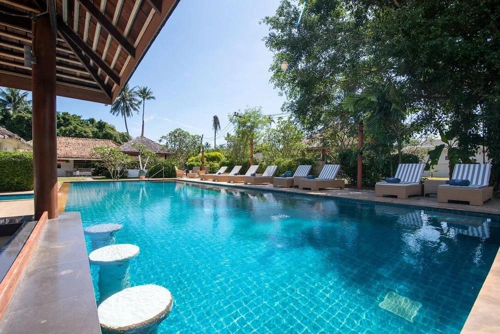 Baan Banburee 0*