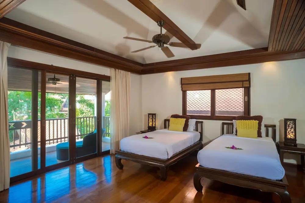 Baan Banburee 0*