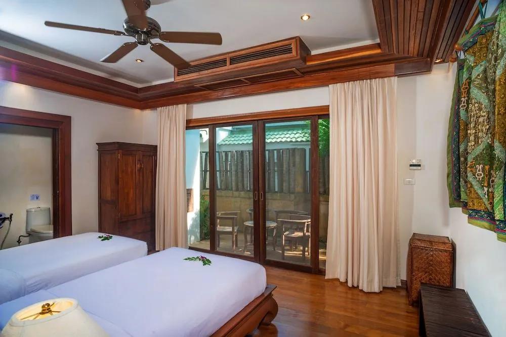 Baan Banburee 0*