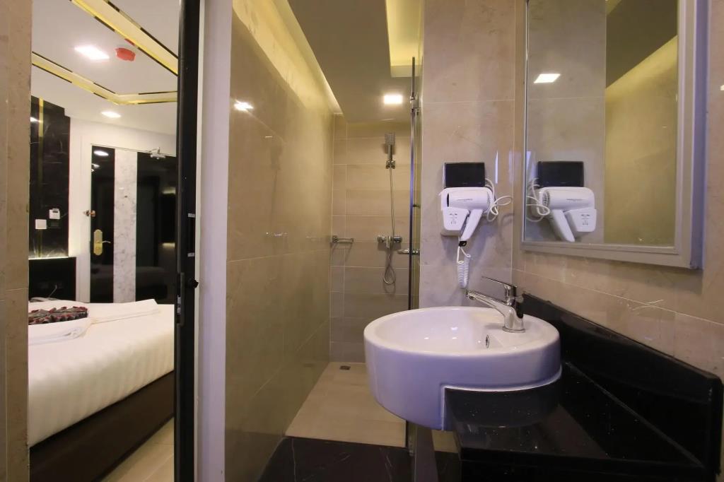 Pratunam Atrium Hotel 3*