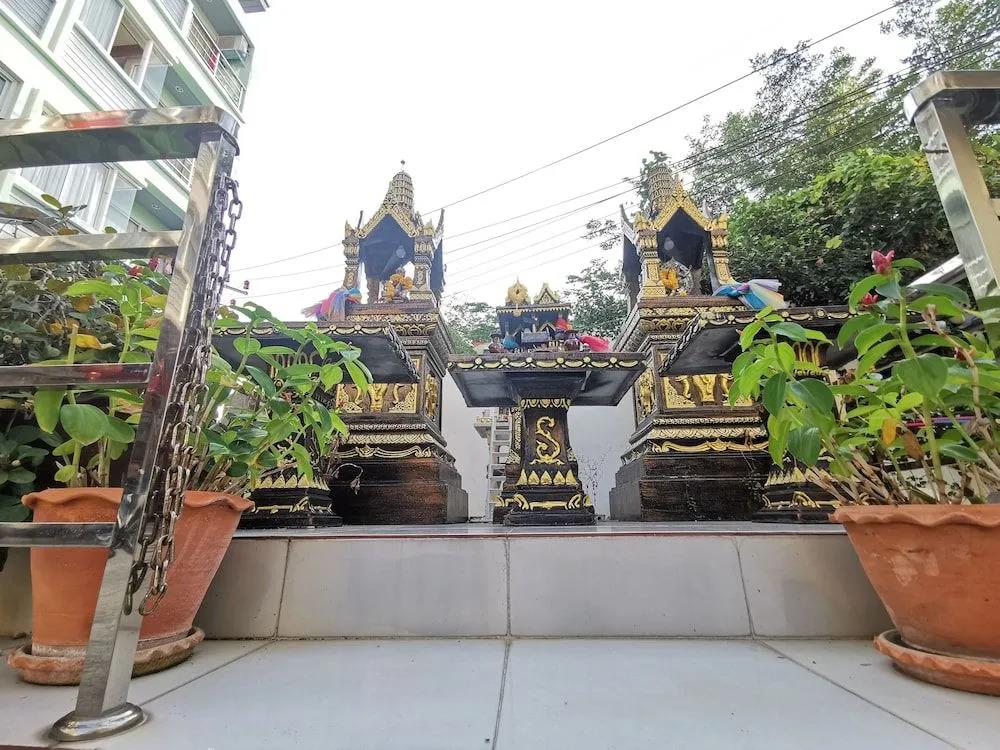 Lanting House Phuket 2*