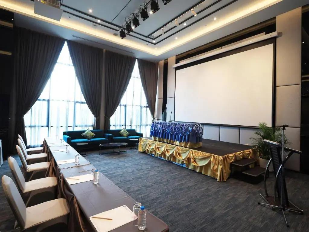 Fortune Saeng Chan Beach Hotel Rayong 4*