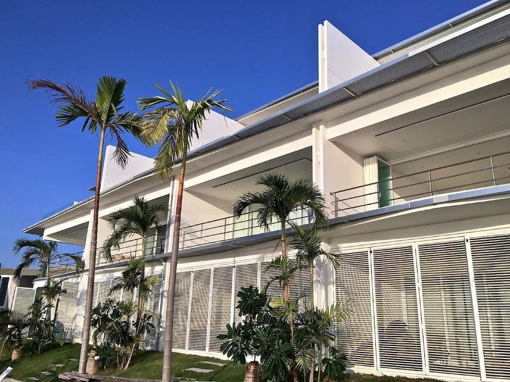 Luxury Apartment Unique Residences 0*