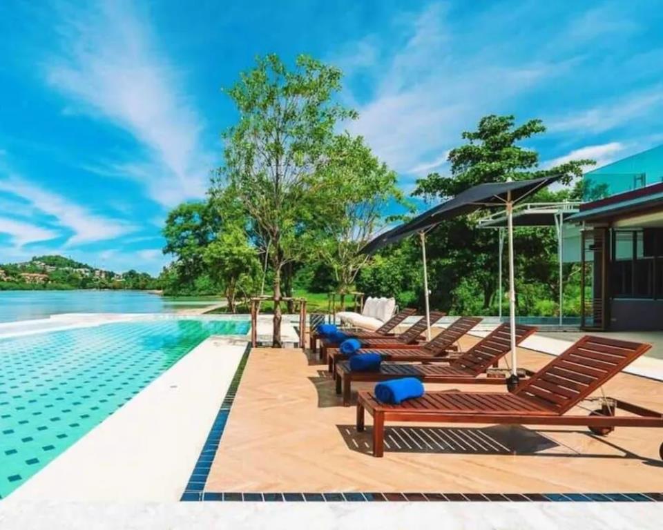 Charcoal Panwa Beach 3*