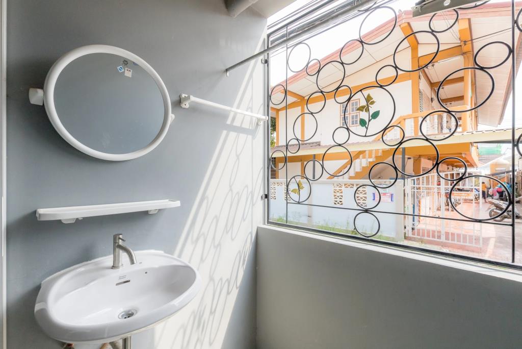 MiddleWay House 3*