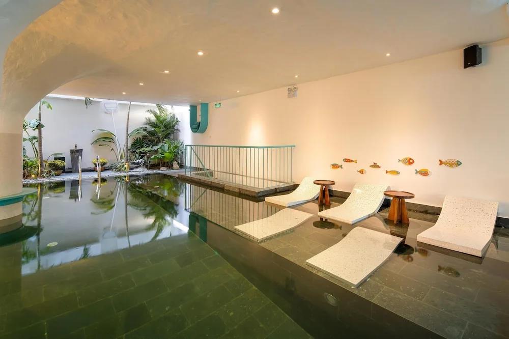 Hotel Le Bouton 4*