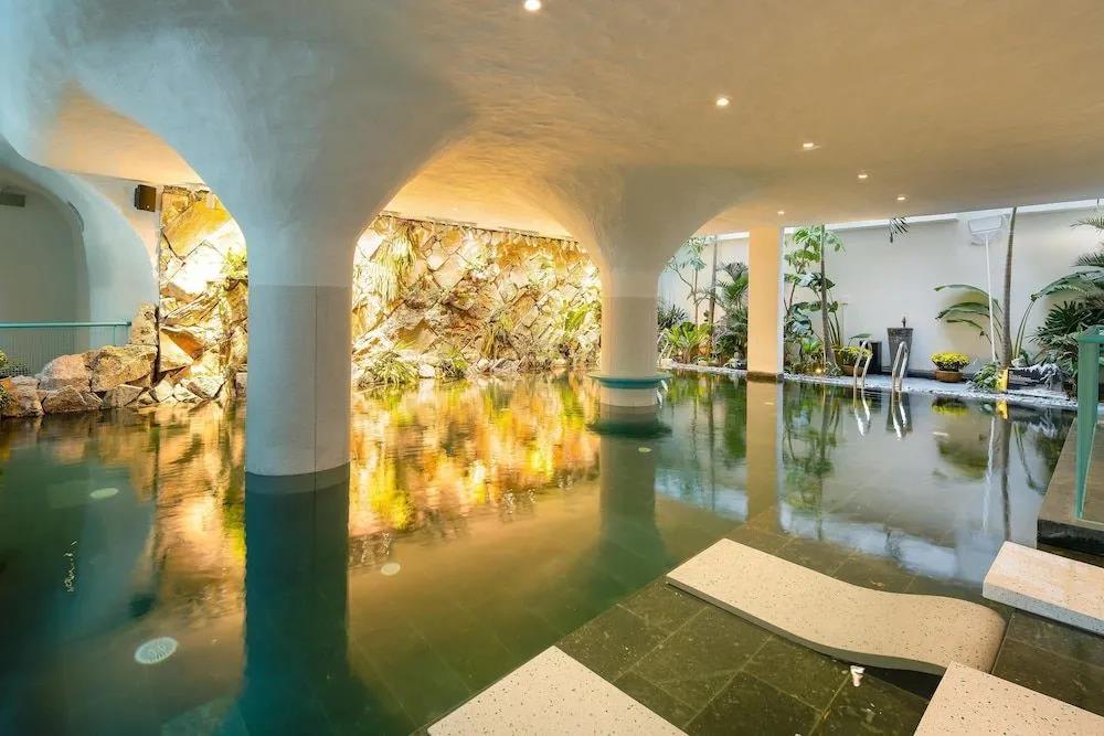 Hotel Le Bouton 4*