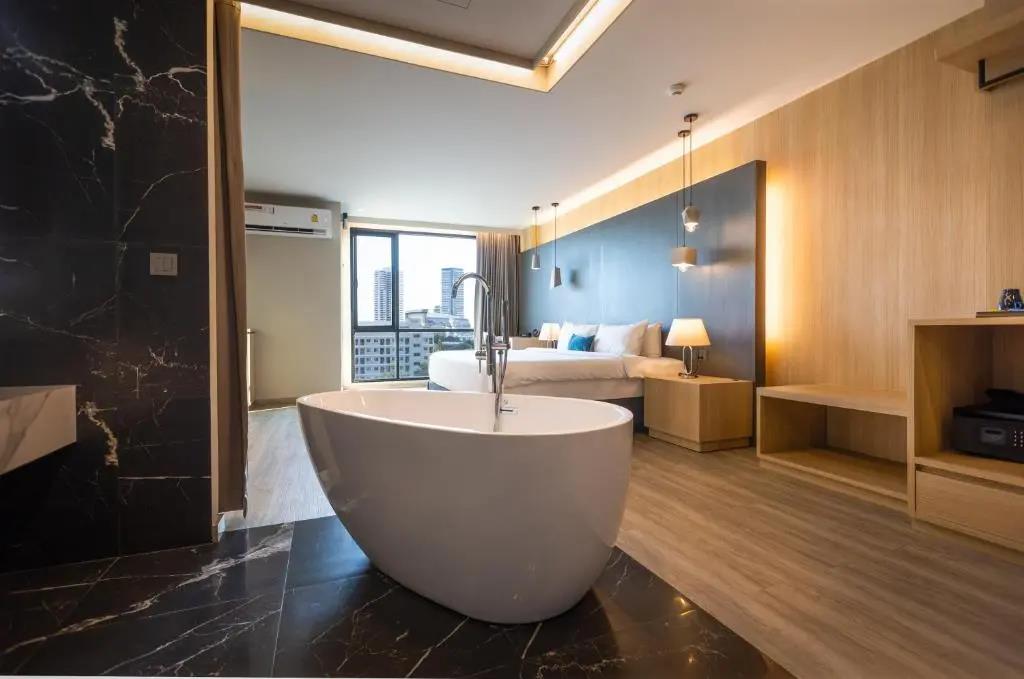 56 Hotel Sukhumvit 4*