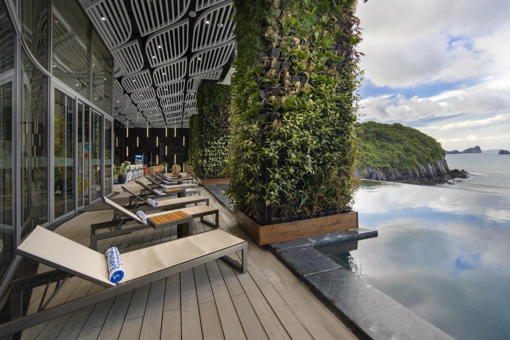 Wyndham Grand Flamingo Cat Ba Resort Hotel 5*
