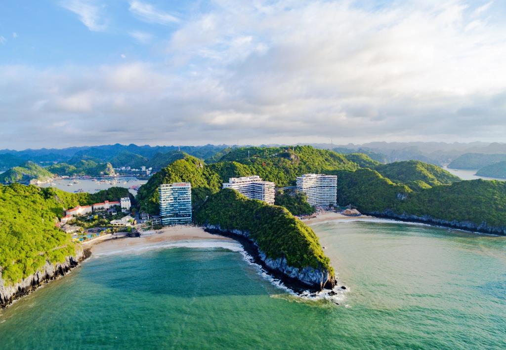Wyndham Grand Flamingo Cat Ba Resort Hotel 5*
