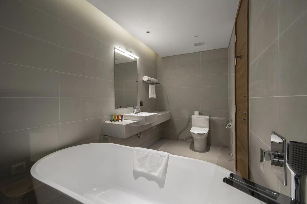 Wyndham Grand Flamingo Cat Ba Resort Hotel 5*
