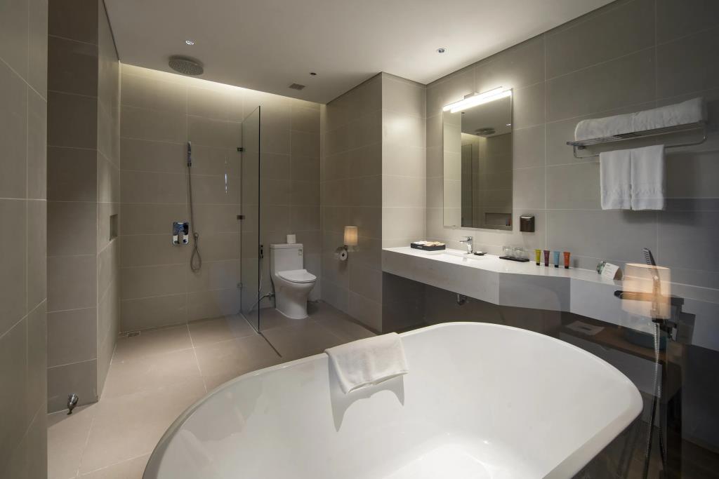 Wyndham Grand Flamingo Cat Ba Resort Hotel 5*