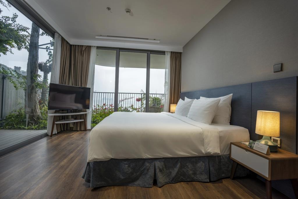 Wyndham Grand Flamingo Cat Ba Resort Hotel 5*