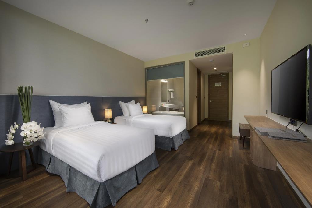 Wyndham Grand Flamingo Cat Ba Resort Hotel 5*