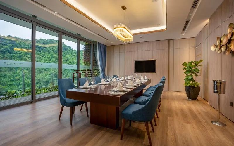 Wyndham Grand Flamingo Cat Ba Resort Hotel 5*