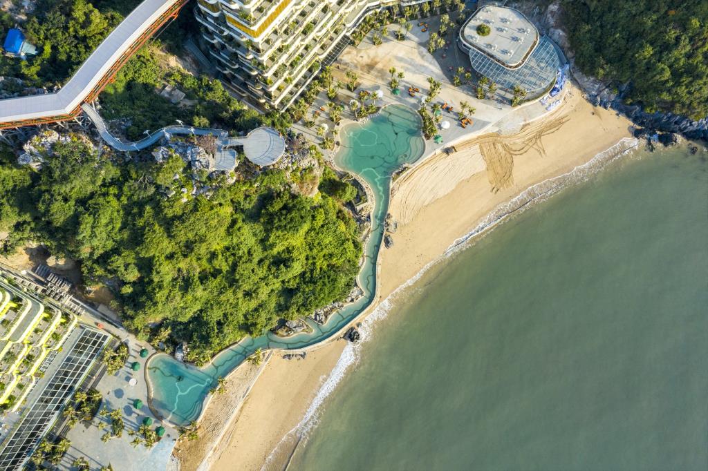 Wyndham Grand Flamingo Cat Ba Resort Hotel 5*