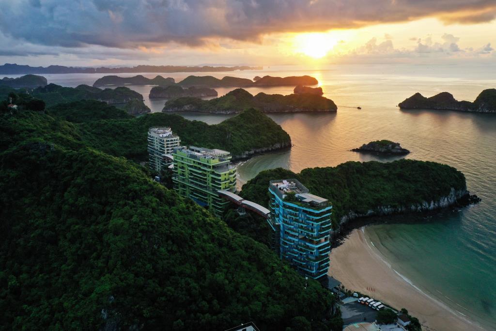 Wyndham Grand Flamingo Cat Ba Resort Hotel 5*
