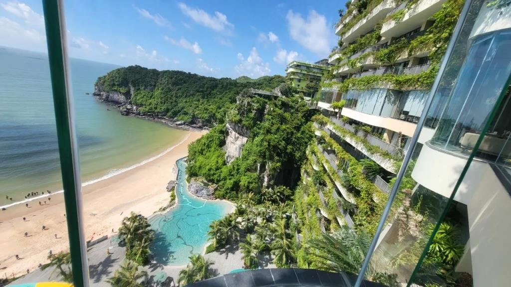 Wyndham Grand Flamingo Cat Ba Resort Hotel 5*