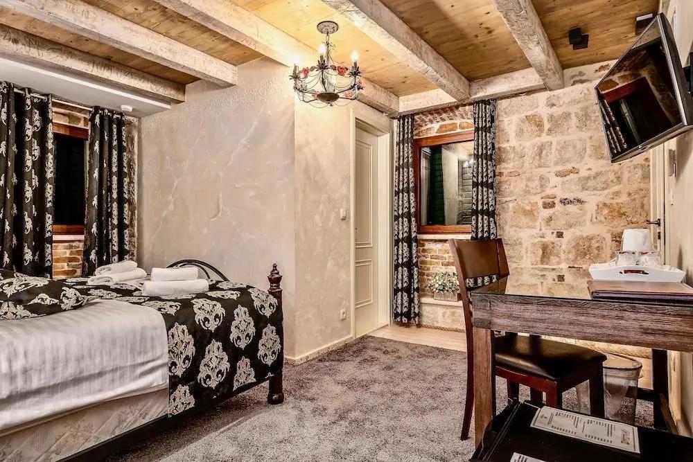 Historic Plaza Varos Split 4*