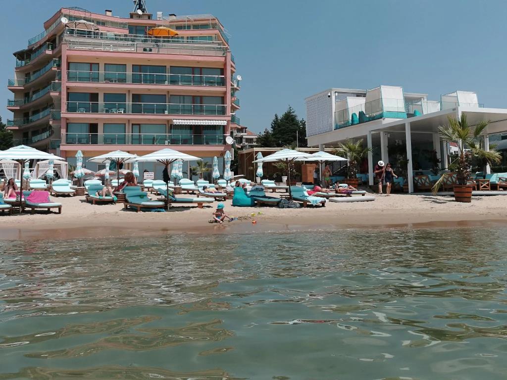 Marty's Beachfront Smart Homes 3*