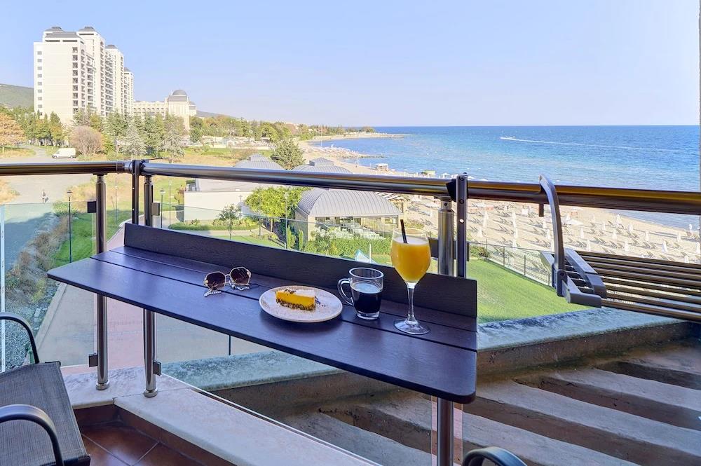 Marty's Beachfront Smart Homes 3*