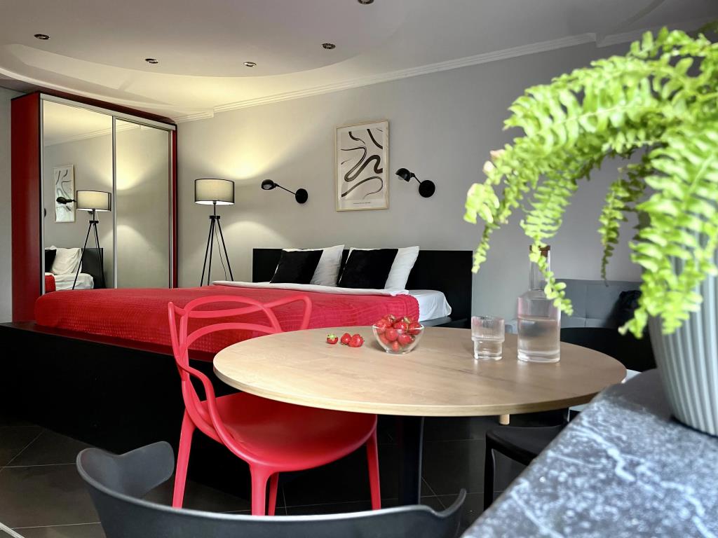 Apartmari Stilnaya Studiya V Tsentre Kaliningrada 0*