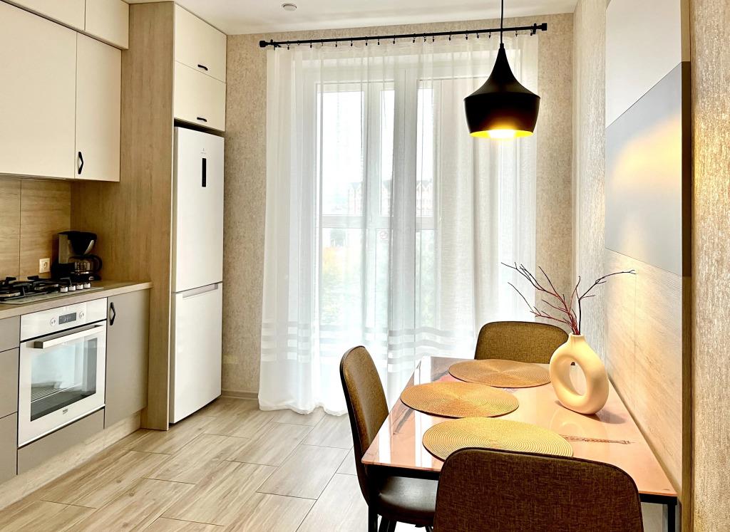 Apartmari Lyuks V Samom Tsentre Na Beregu Zamkovogo Pruda 0*