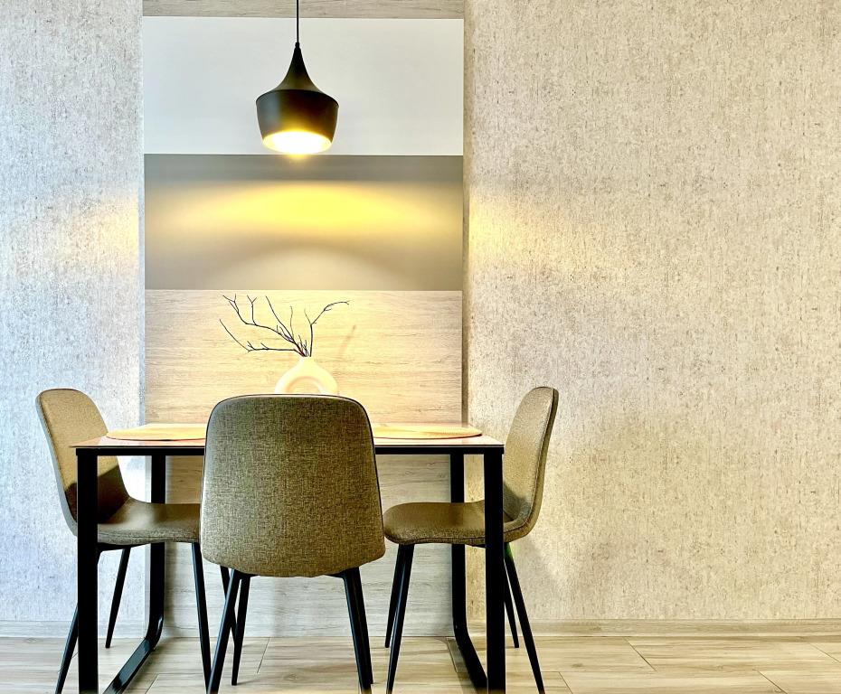 Apartmari Lyuks V Samom Tsentre Na Beregu Zamkovogo Pruda 0*