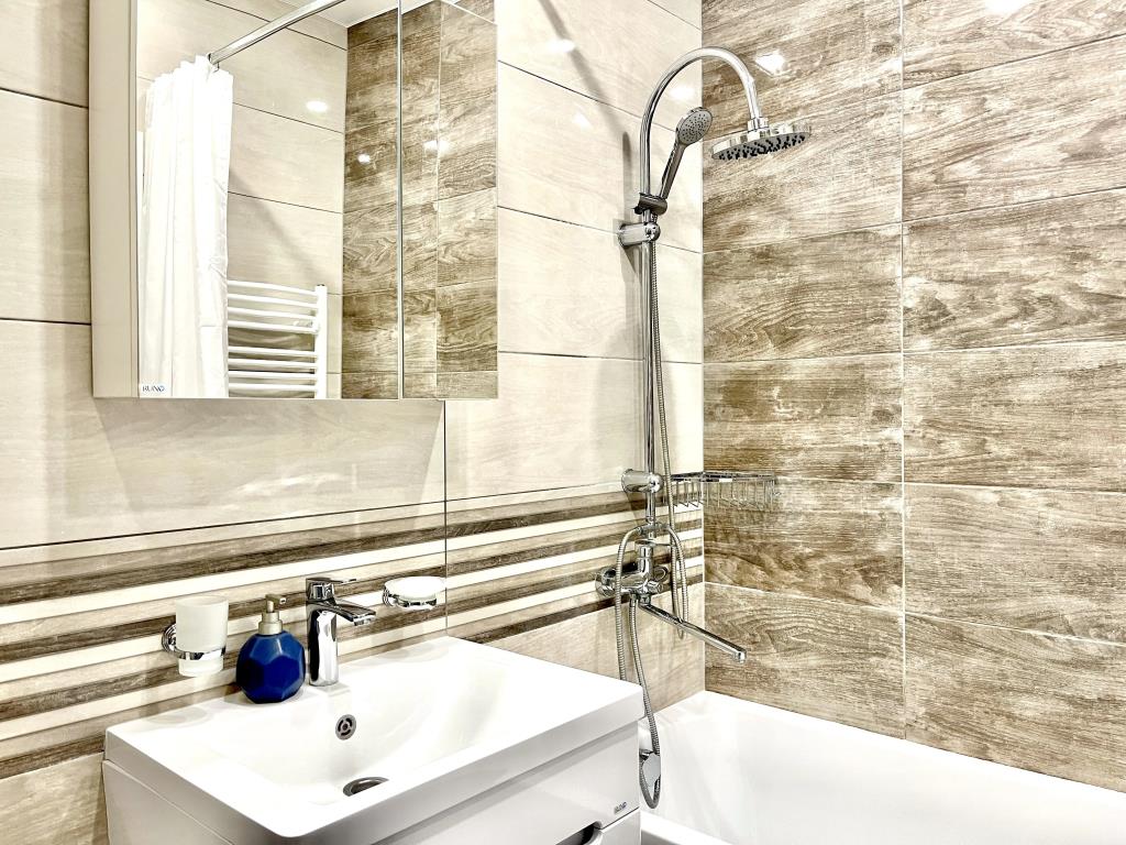 Apartmari Lyuks V Samom Tsentre Na Beregu Zamkovogo Pruda 0*